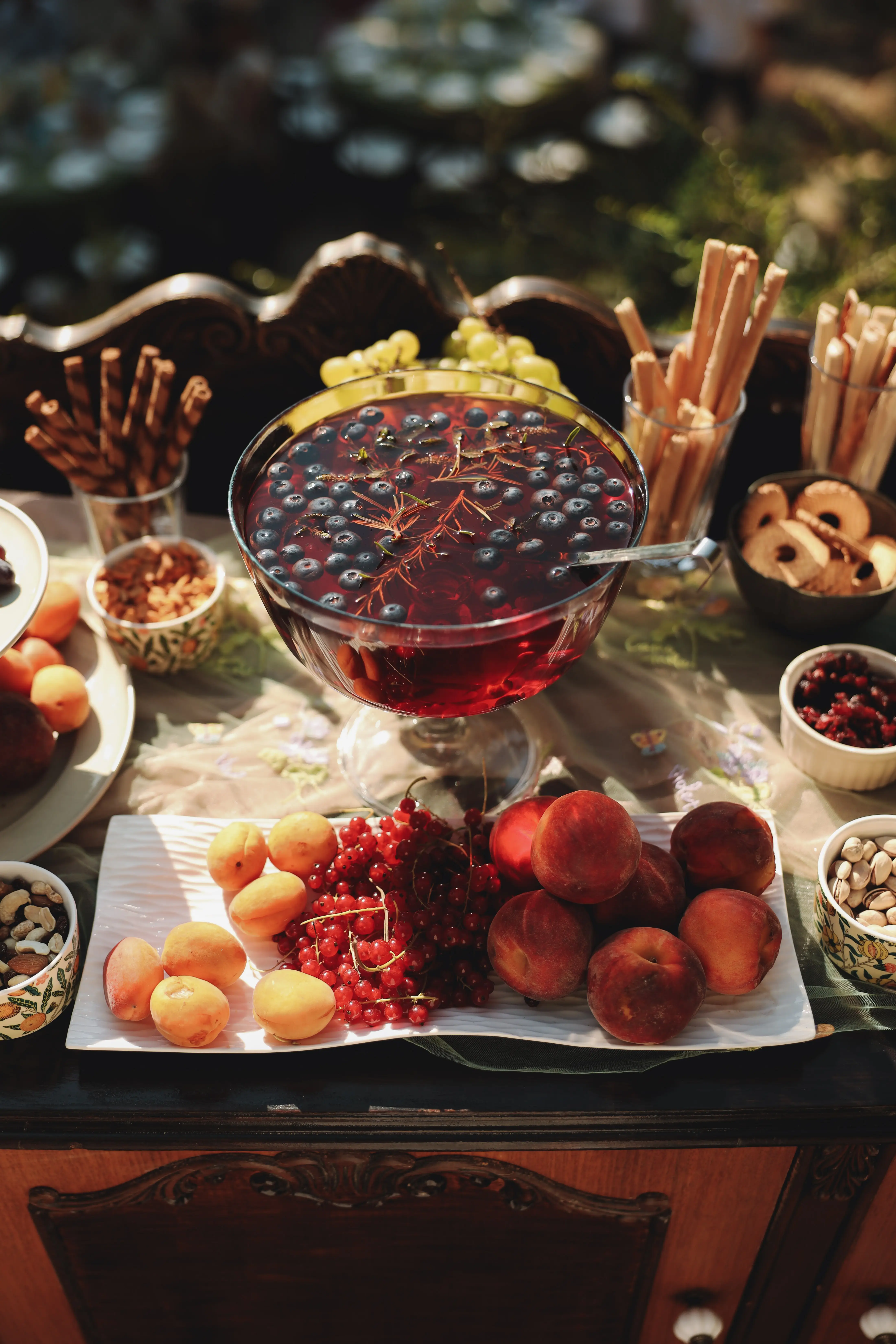 Aperitiv sto pripremljen za goste događaja